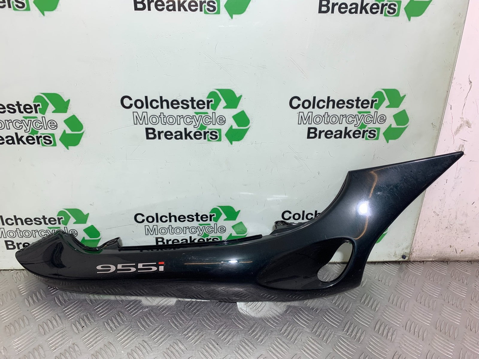 TRIUMPH 955i SPRINT ST RIGHT SEAT PANEL YEAR 1999-04 (CMB1230)