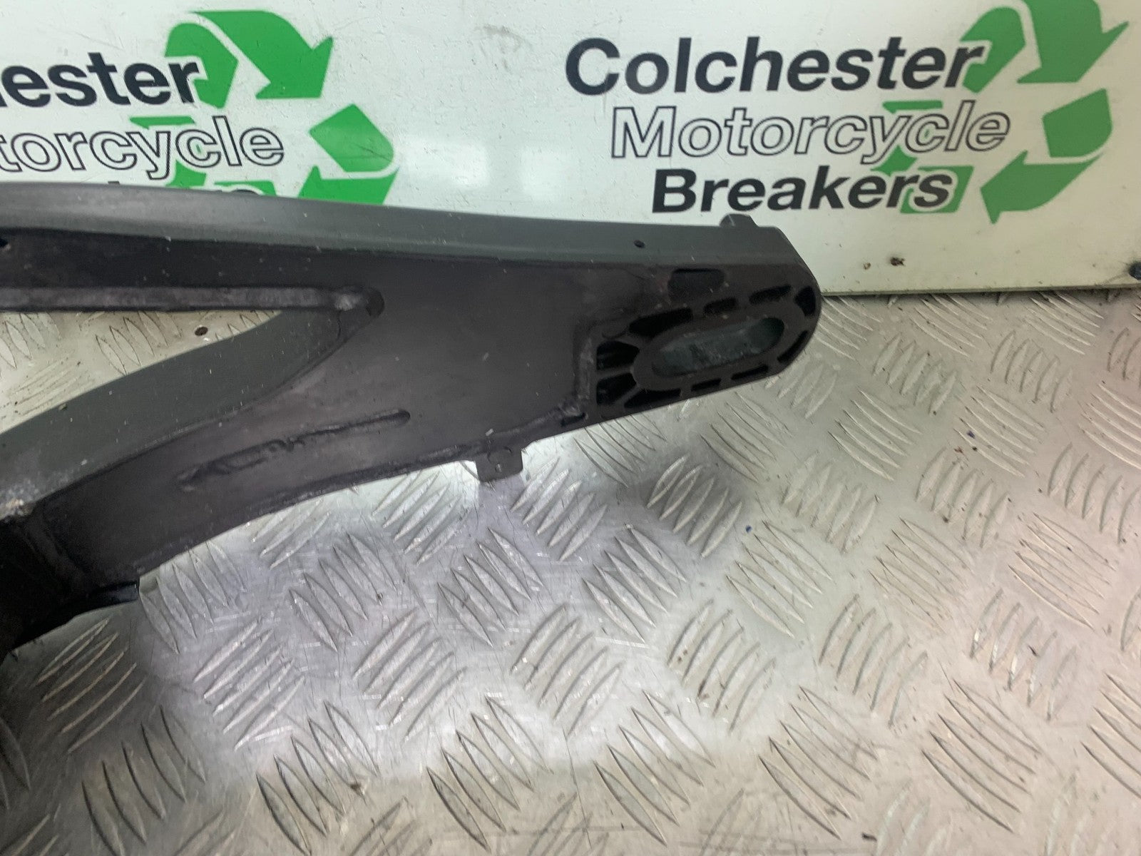 YAMAHA YZF R1 14 B BIG BANG SWINGARM    2009-14 (CMB1175)