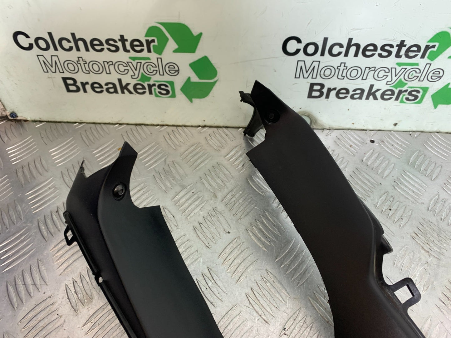 HONDA CBR1000 RR LEFT AND RIGHT TOP FAIRING INFILLS  YEAR  2008-2011 (CMB1330)