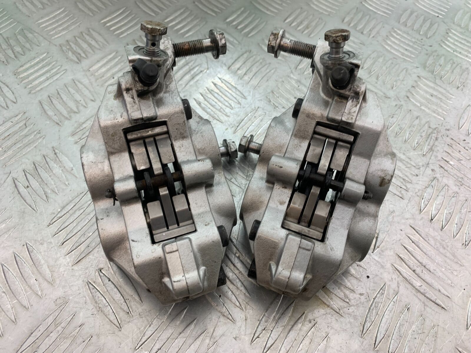 TRIUMPH THUNDERBIRD 1600 FRONT BRAKE CALIPERS  YEAR 2011 (CMB1107)