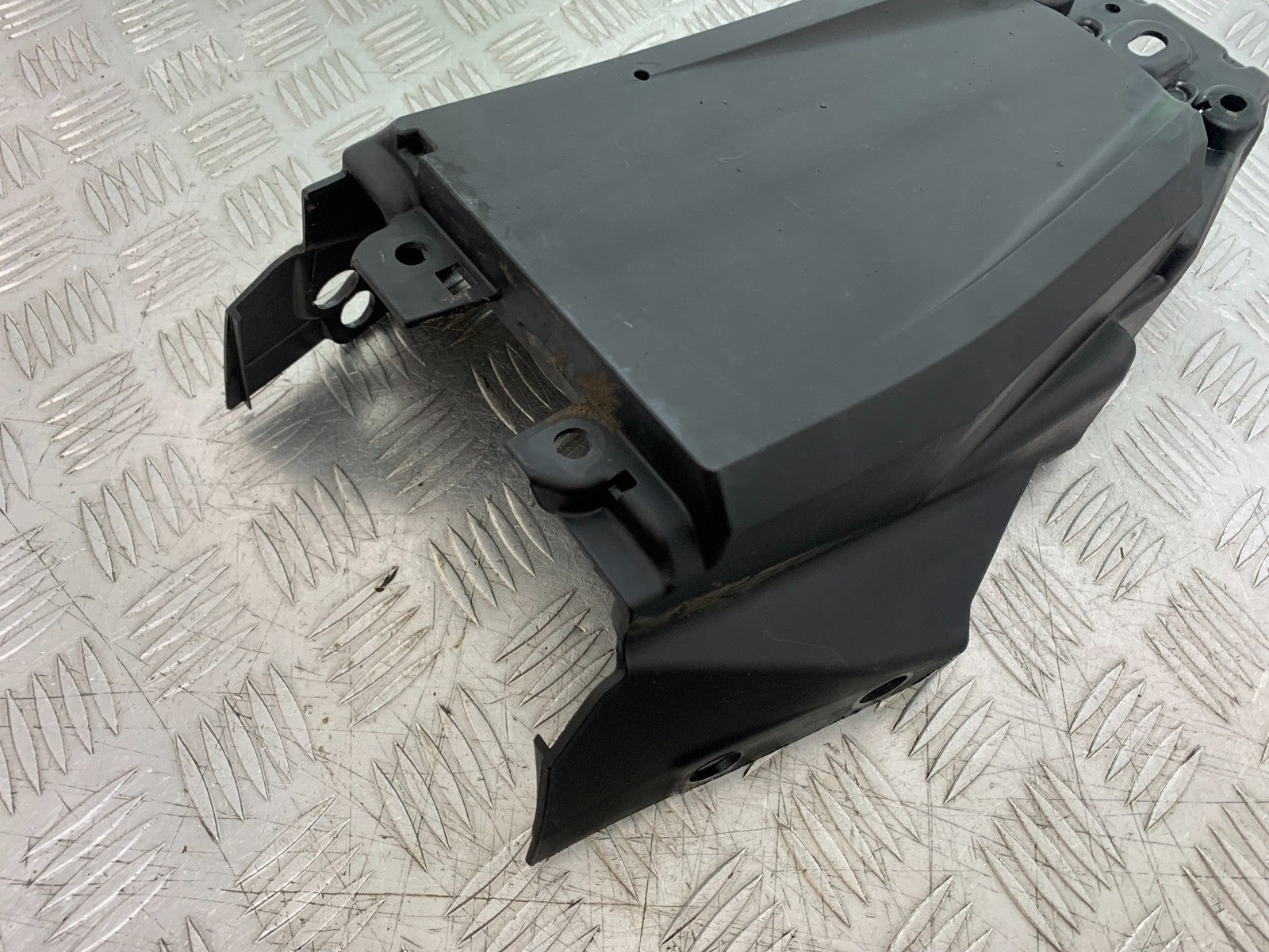 KTM DUKE 125 UNDERTRAY YEAR 2017-2022 (CMB1274)