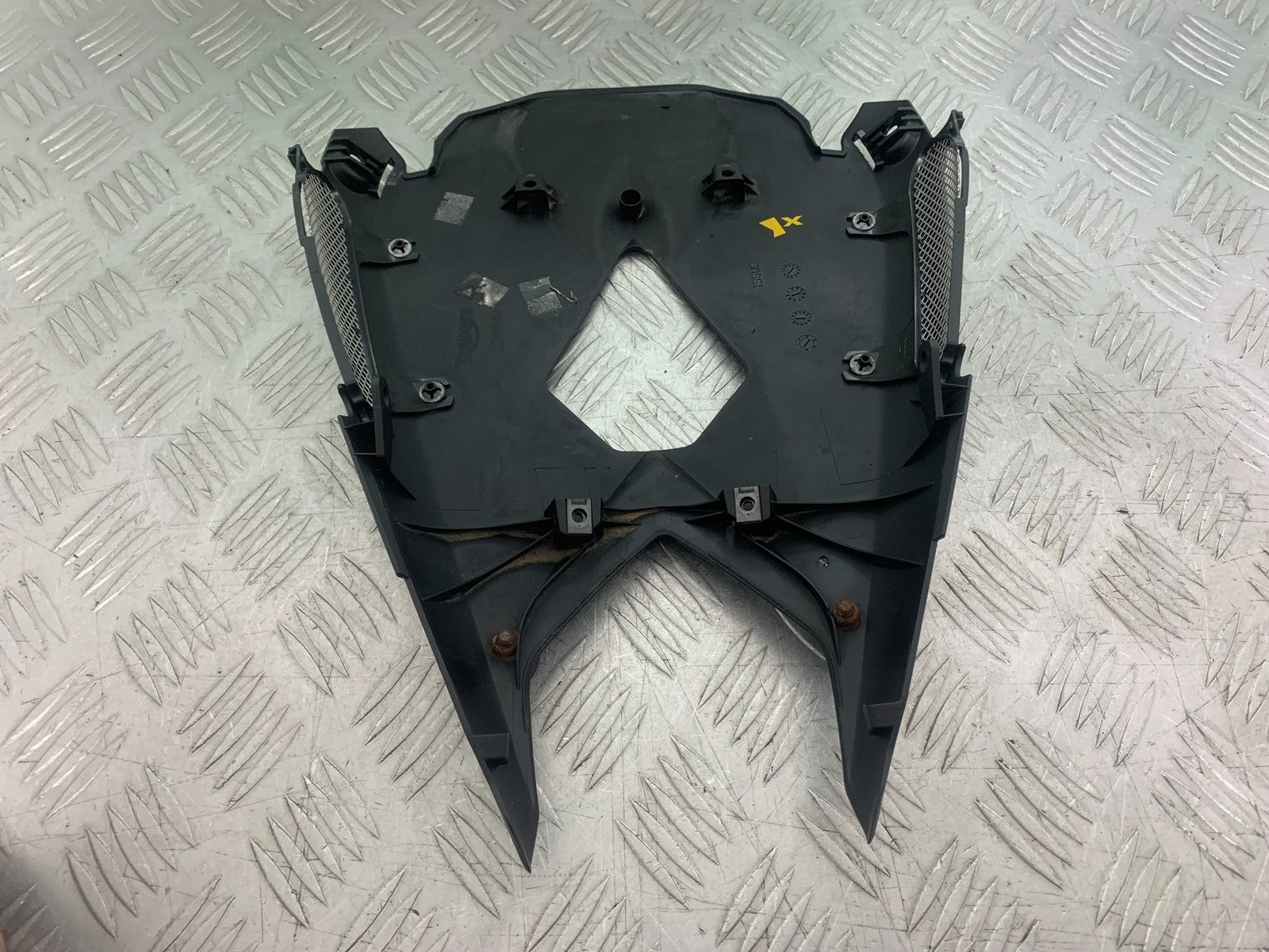 TRIUMPH 675 STREET TRIPLE RX UNDERTRAY   2015- 2017 (CMB1299)