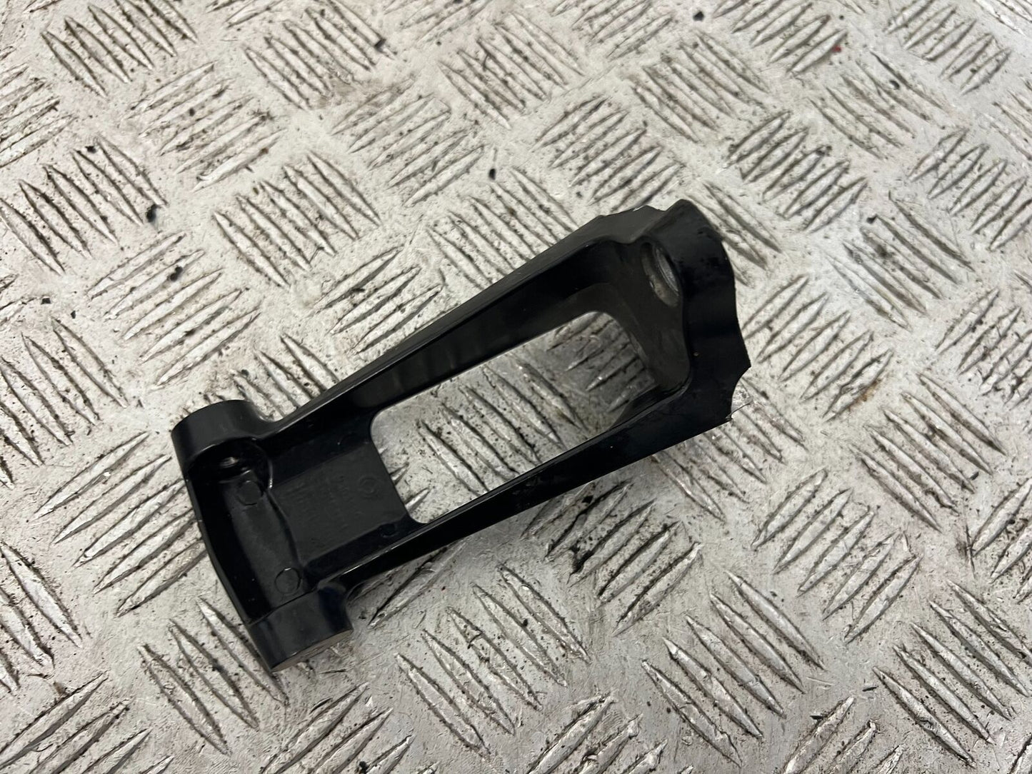 TRIUMPH TIGER 1200 EXPLORER BRACKET  YEAR 2012-2015 (STOCK 901)