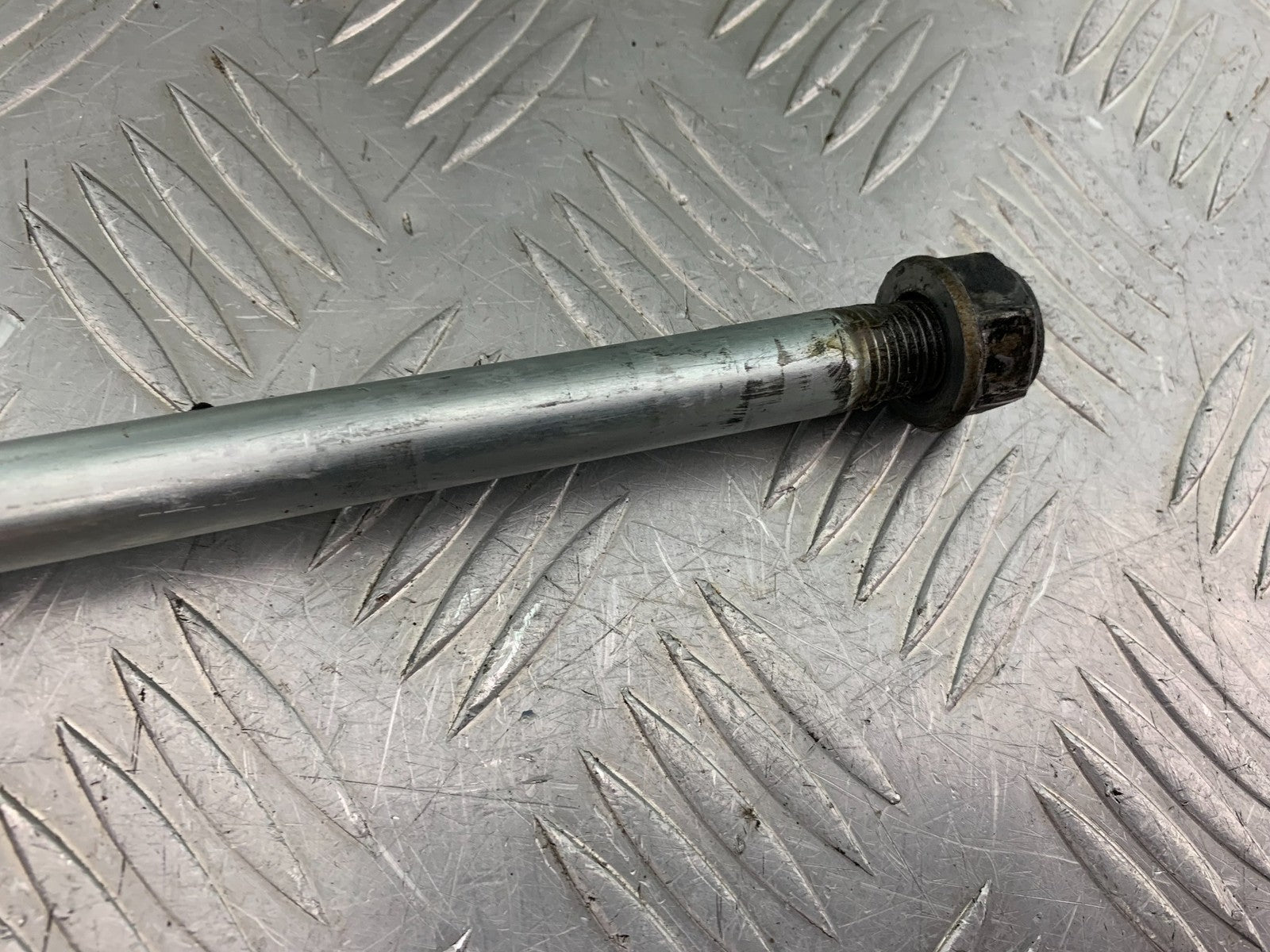 HONDA CB600 CB 600 HORNET SWINGARM SPINDLE  YEAR 1998-2002 (CMB1297)