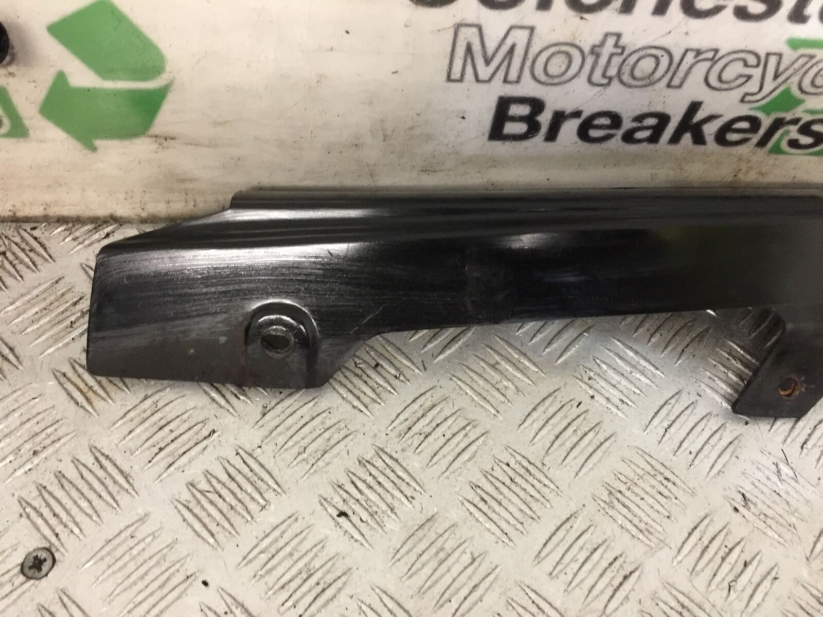 SUZUKI GS500 GS 500 CHAIN GUIARD YEAR 2004-09 (STOCK 882)