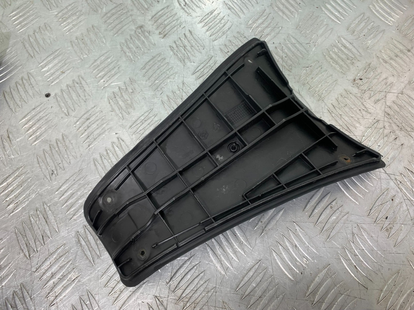 PIAGGIO VESPA GT125 L  INFILL PANEL YEAR 2003  (CMB1300)
