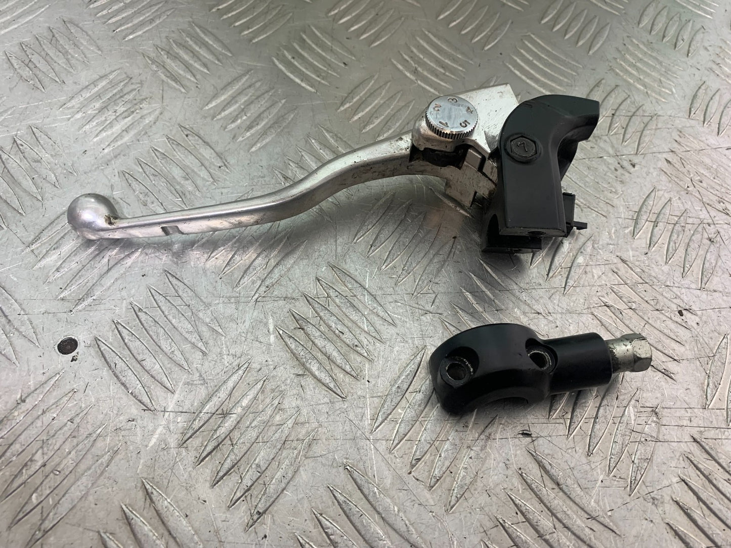 KAWASAKI 650 VERSYS CLUTCH LEVER AND BRACKET YEAR 2015-2018 (CMB1288)