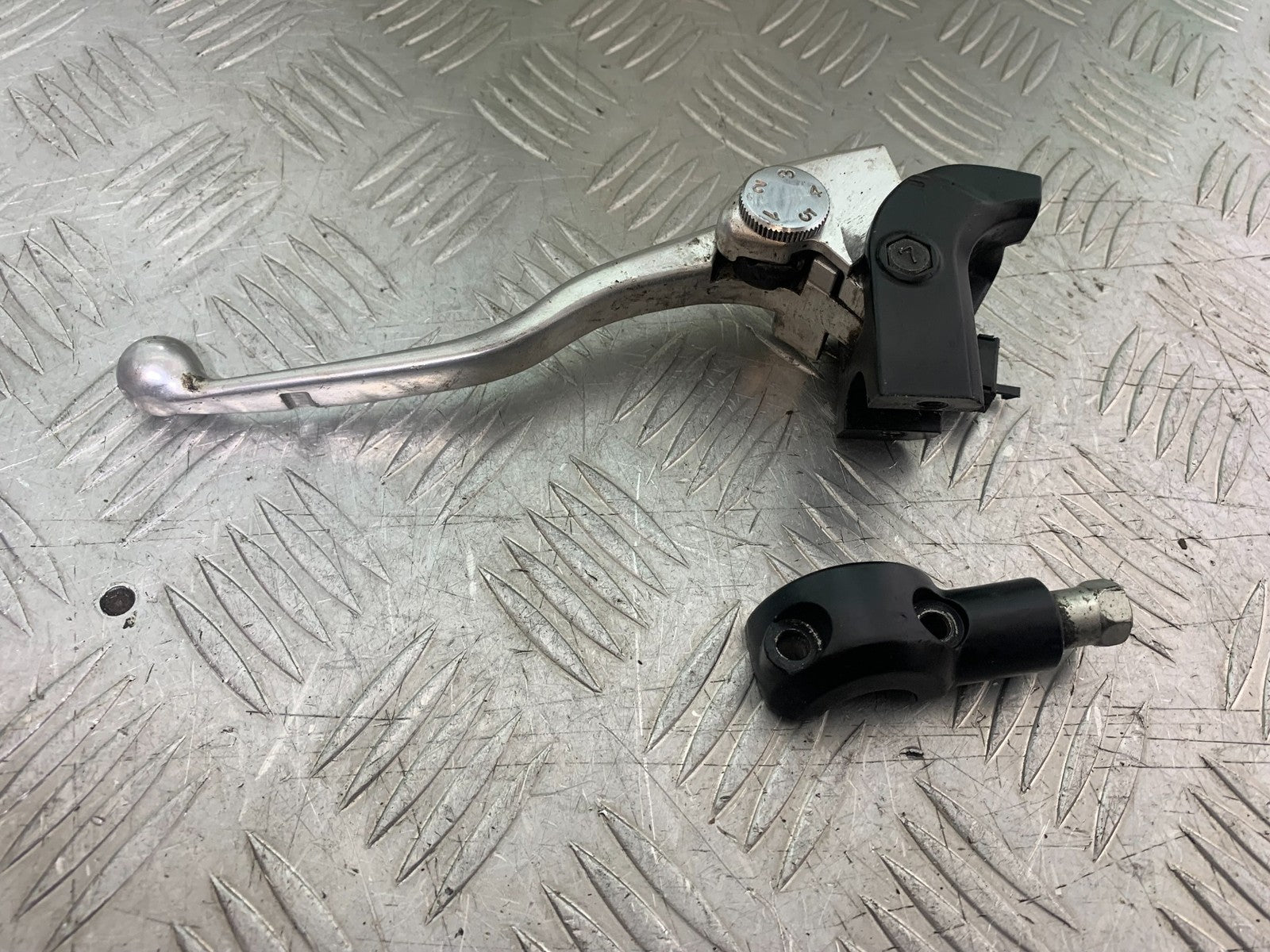 KAWASAKI 650 VERSYS CLUTCH LEVER AND BRACKET YEAR 2015-2018 (CMB1288)