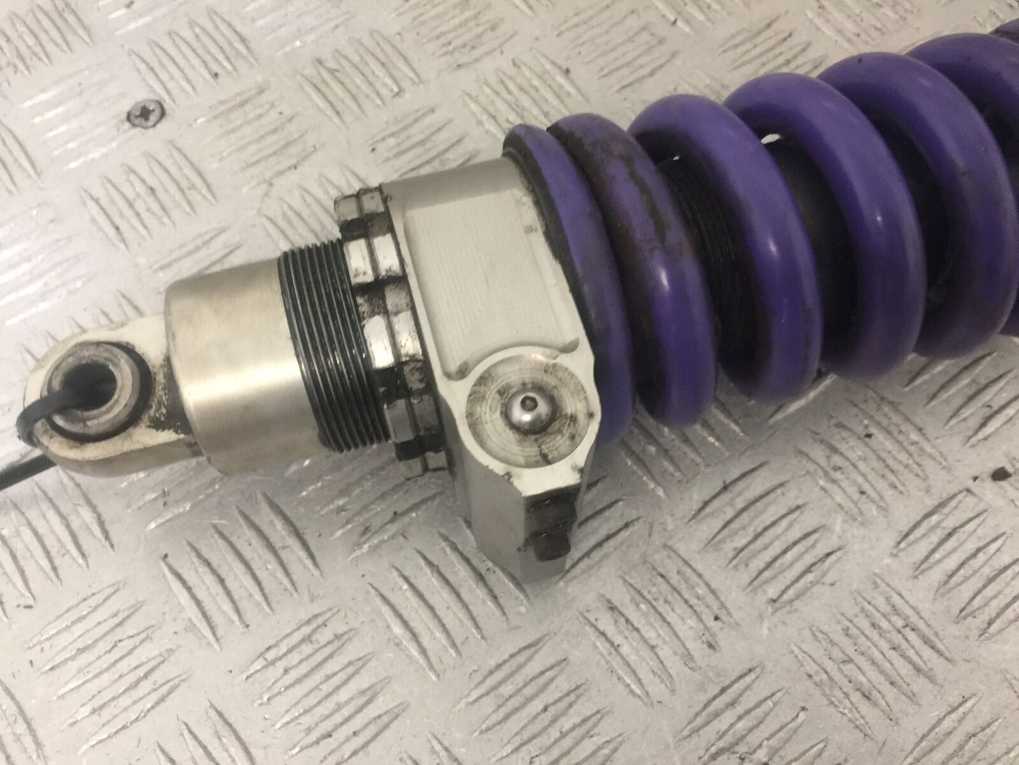 TRIUMPH 955i TIGER AFTERMARKET REAR SHOCK  YEAR 2001-2006 (STOCK 818)