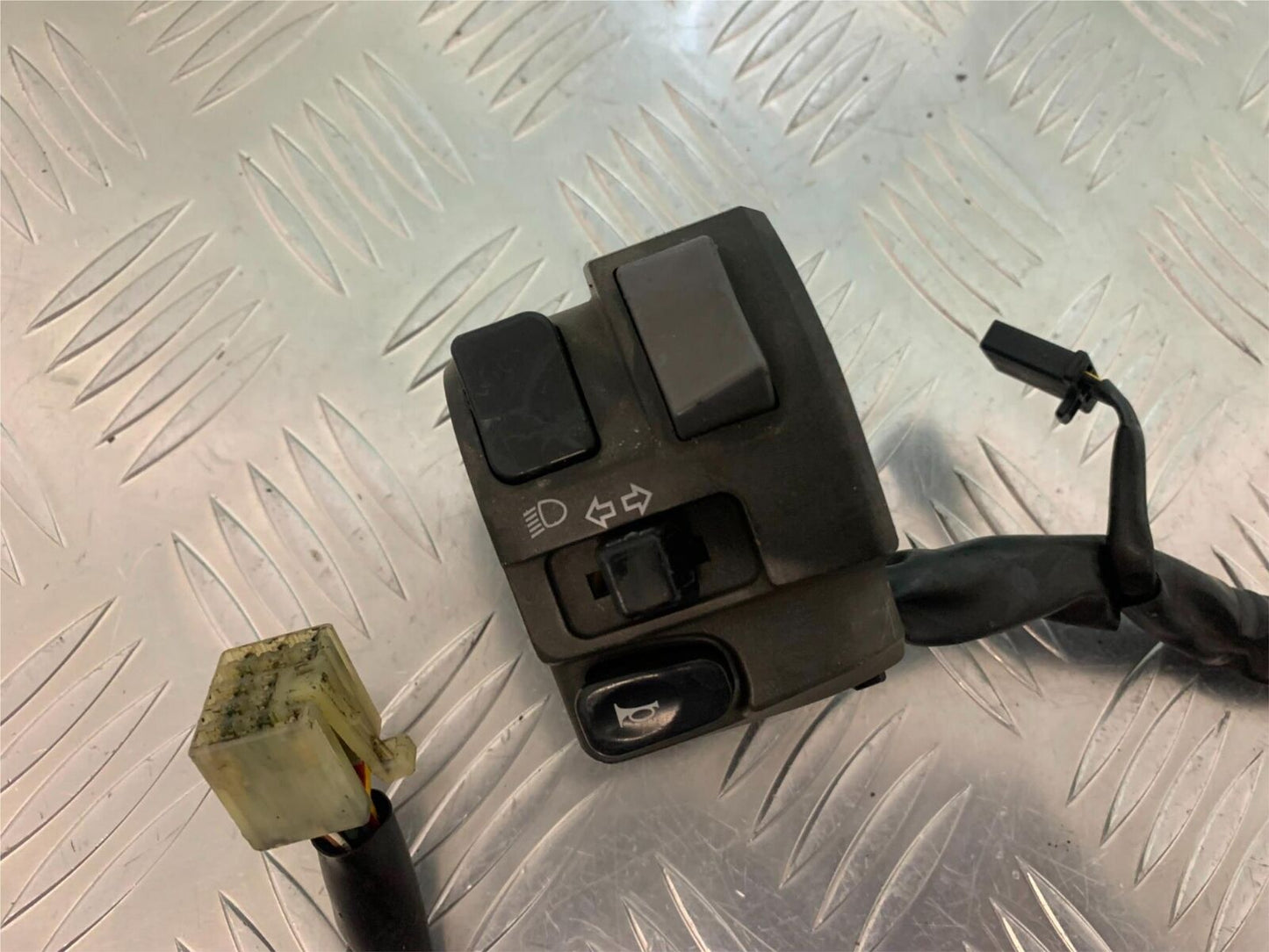 YAMAHA FJR1300 FJR 1300 LEFT SWITCH GEAR  YEAR 2001-05 (STOCK 946)