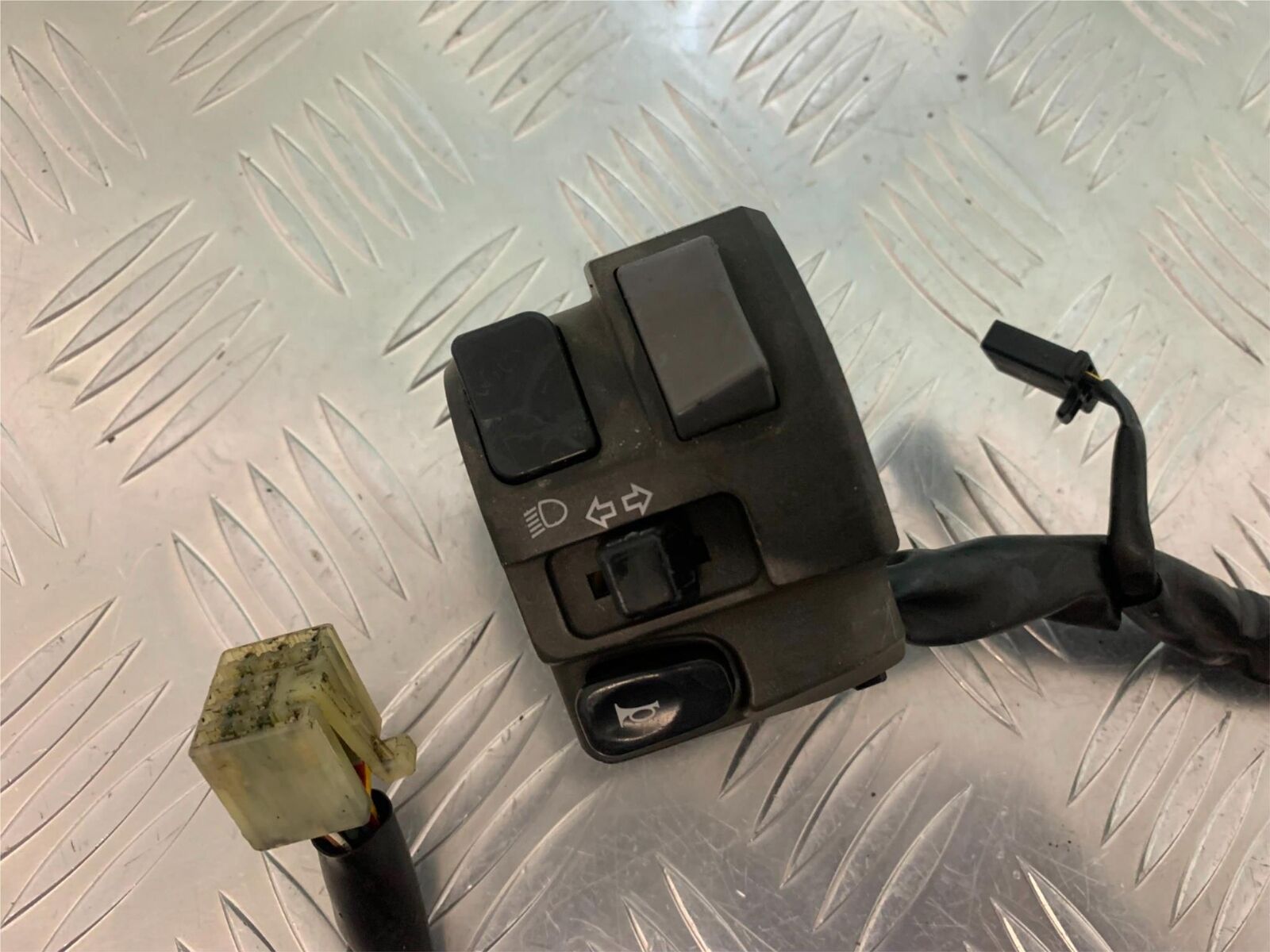 YAMAHA FJR1300 FJR 1300 LEFT SWITCH GEAR  YEAR 2001-05 (STOCK 946)