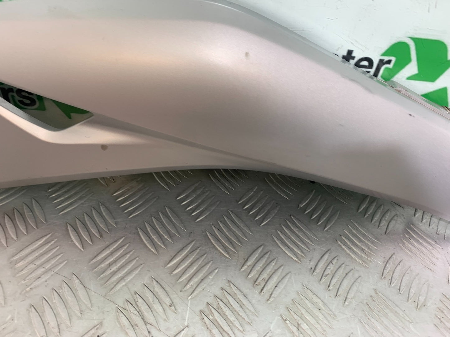 YAMAHA XMAX 300 RIGHT SIDE PANEL  YEAR 2017-2020 (CMB1218)