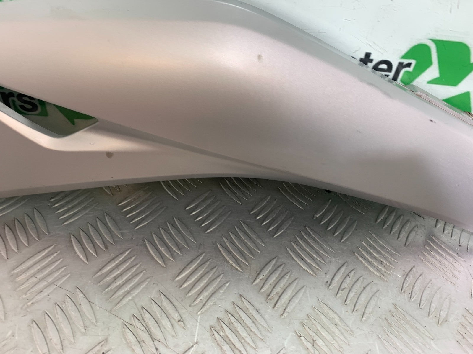 YAMAHA XMAX 300 RIGHT SIDE PANEL  YEAR 2017-2020 (CMB1218)