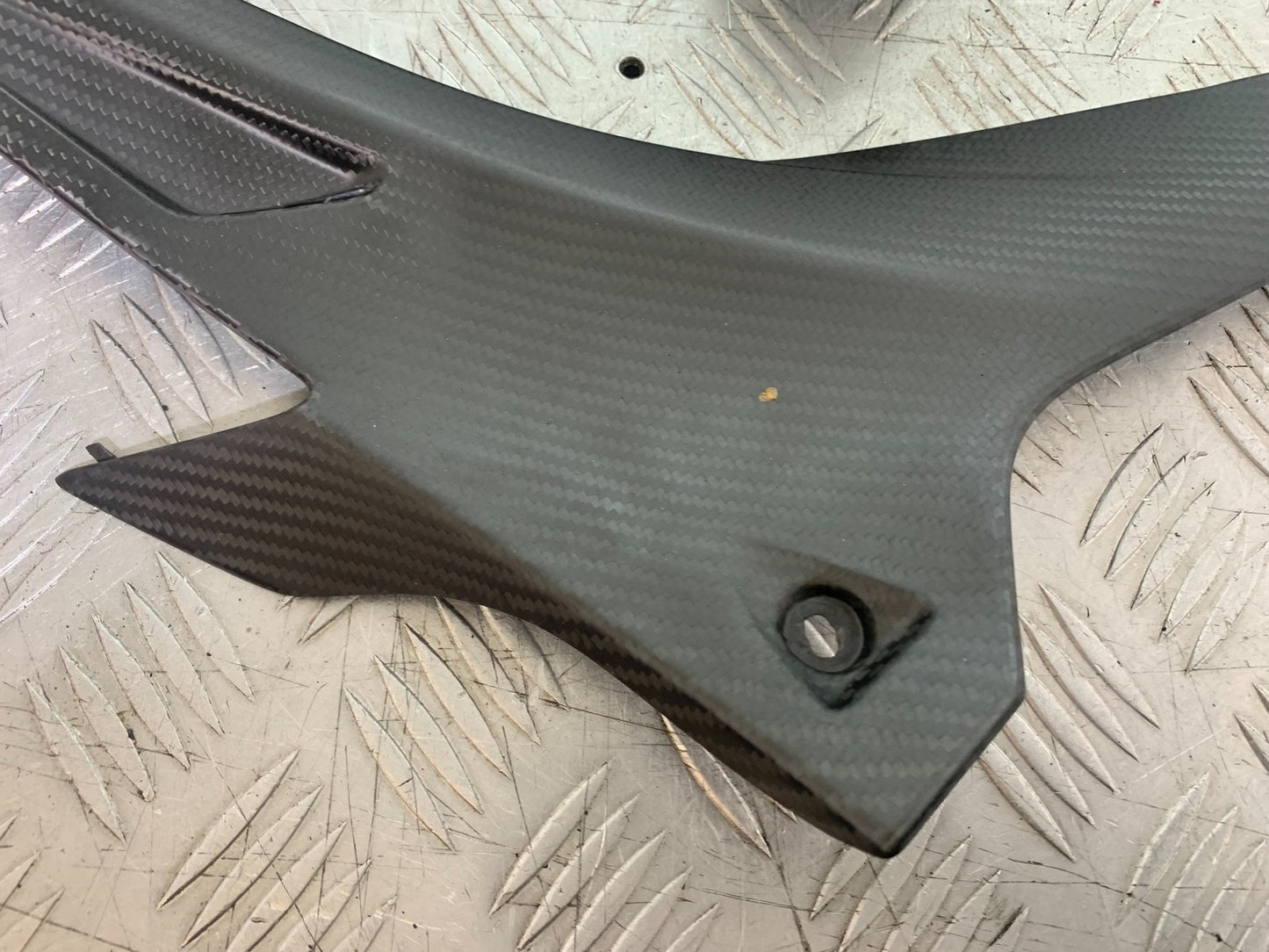 APRILIA RSV4 FACTORY LEFT AND RIGHT CARBON SIDE INFILLS YEAR 2009-2012 (CMB1224)