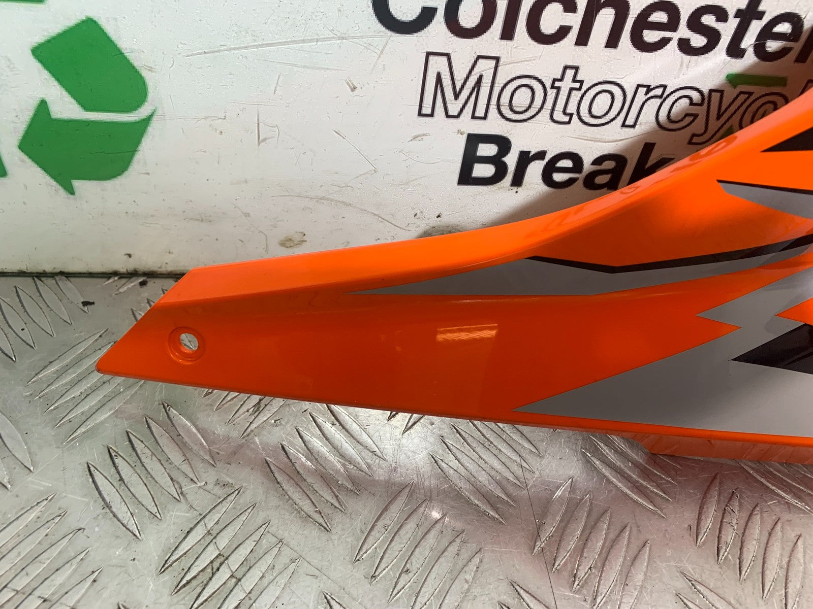 KTM 1290 SUPER DUKE R RIGHT FAIRING PANEL  YEAR 2020-2024 (CMB1272)