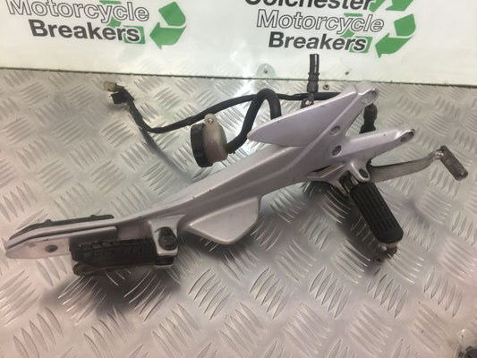 HONDA CBF500 CBF 500 RIGHT HANGER AND PEGS  YEAR 2004-08 (STOCK 917)