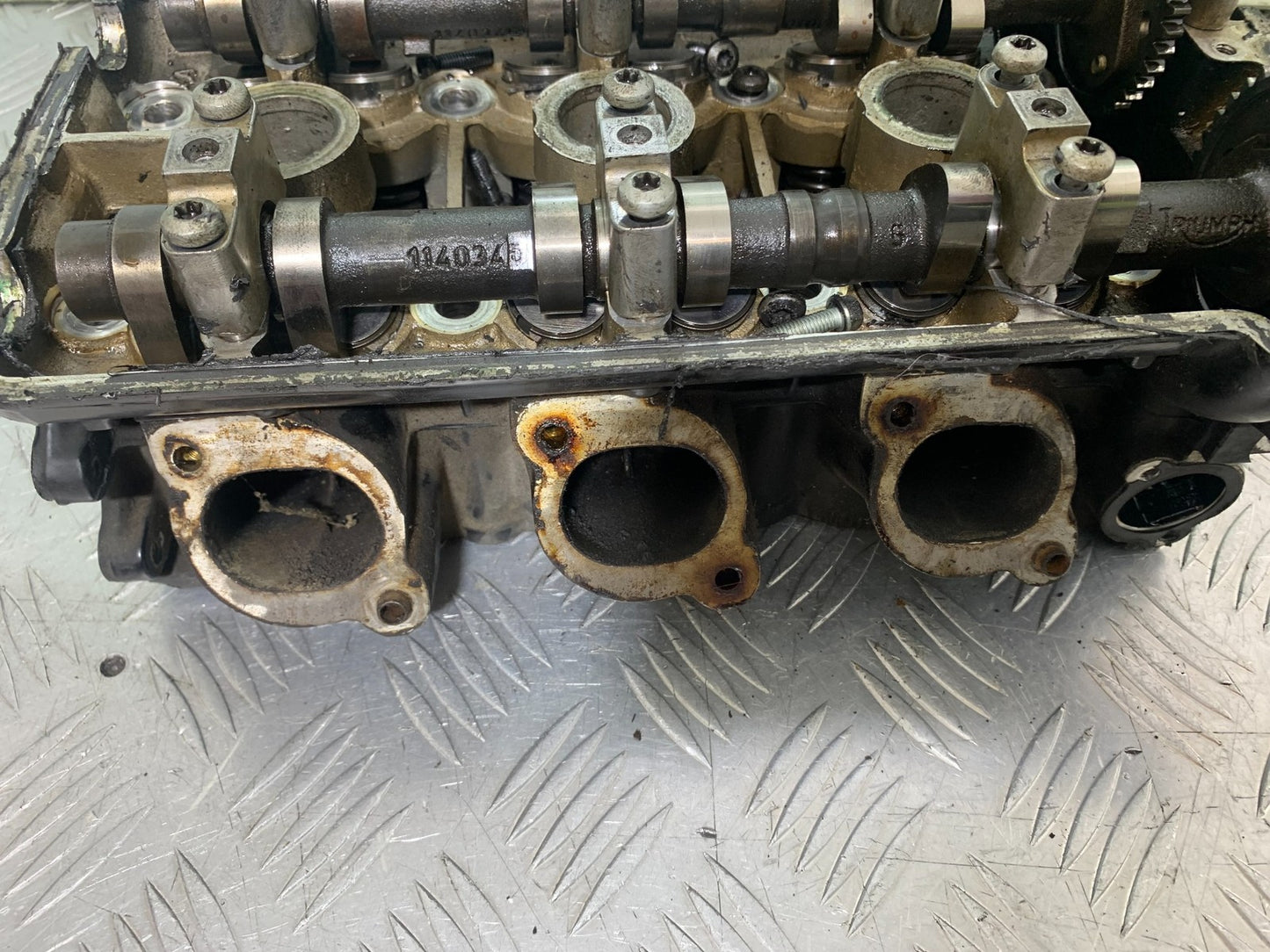 TRIUMPH 955i SPRINT ST CYLINDER HEAD AND CAMS   YEAR 1999-2004