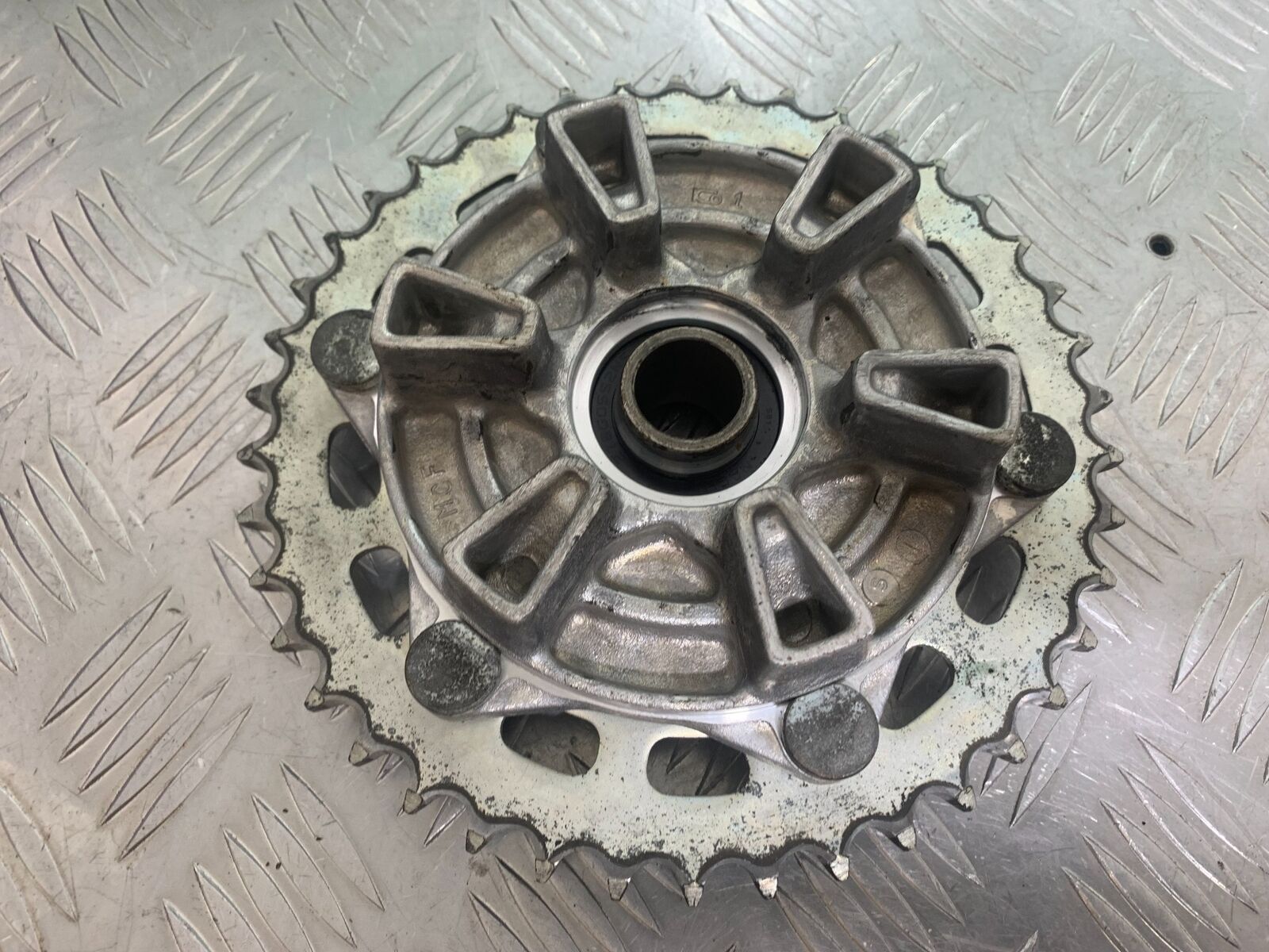 HONDA CBR 929 RRY FIREBLADE REAR SPROCKET CARRIER  YEAR 2000-01 (CMB1026)