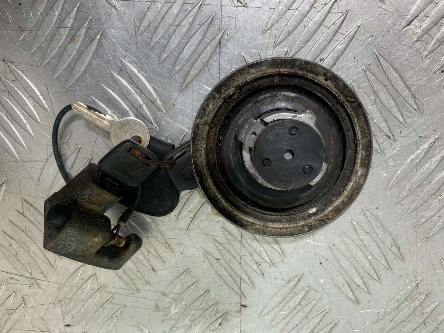 HONDA CG125 CG 125 LOCKS AND KEYS   YEAR 1998-2000 (CMB1282)