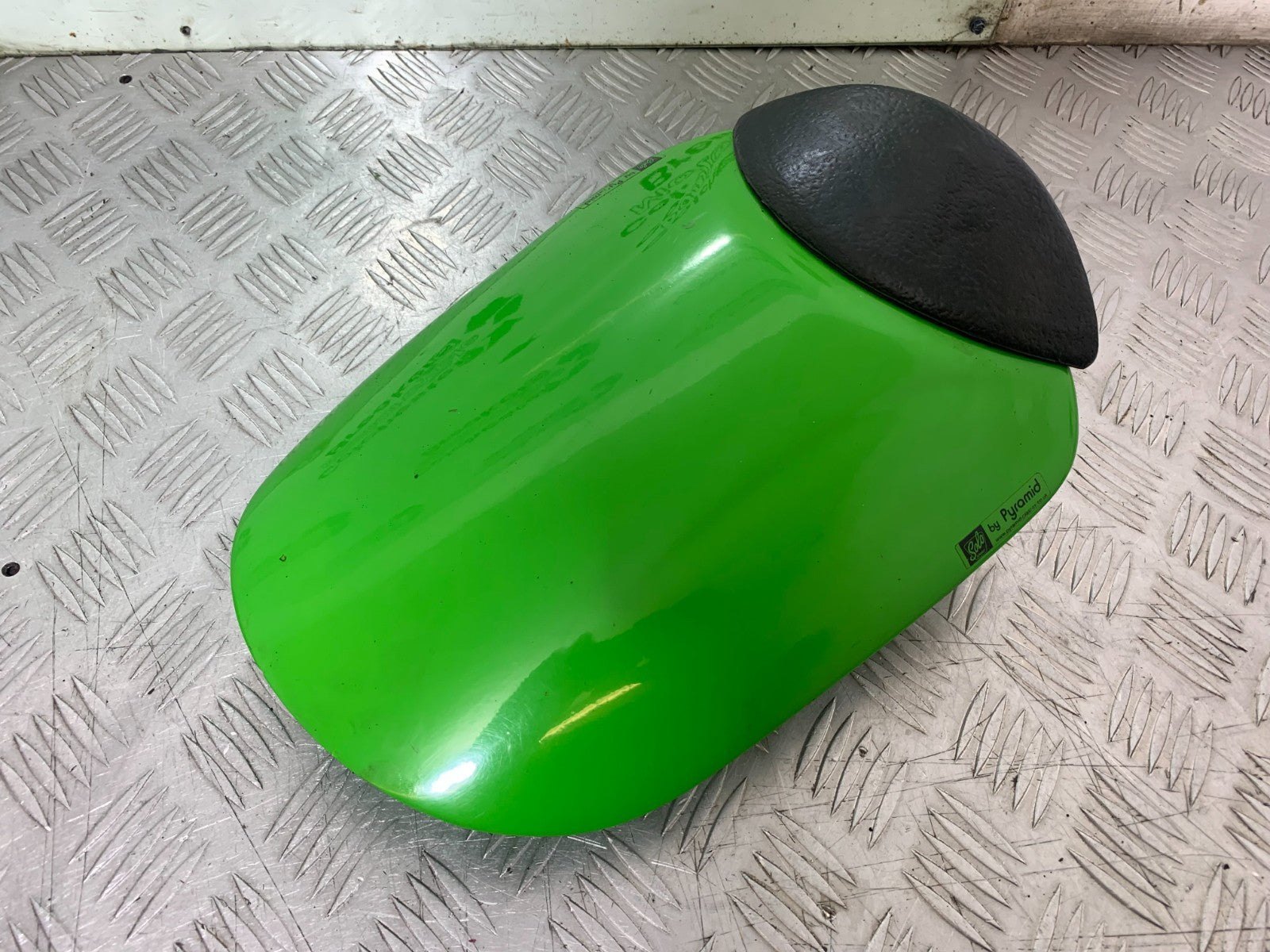 KAWASAKI ZX9R ZX9 R REAR SEAT COWL  YEAR 1998-1999 (CMB1329)