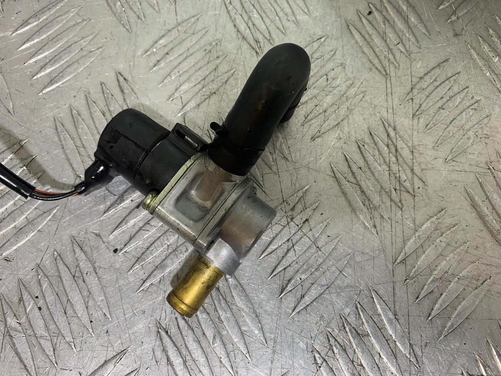 TRIUMPH 1050 SPEED TRIPLE AIR VALVE YEAR 2005-2007 (CMB1322)