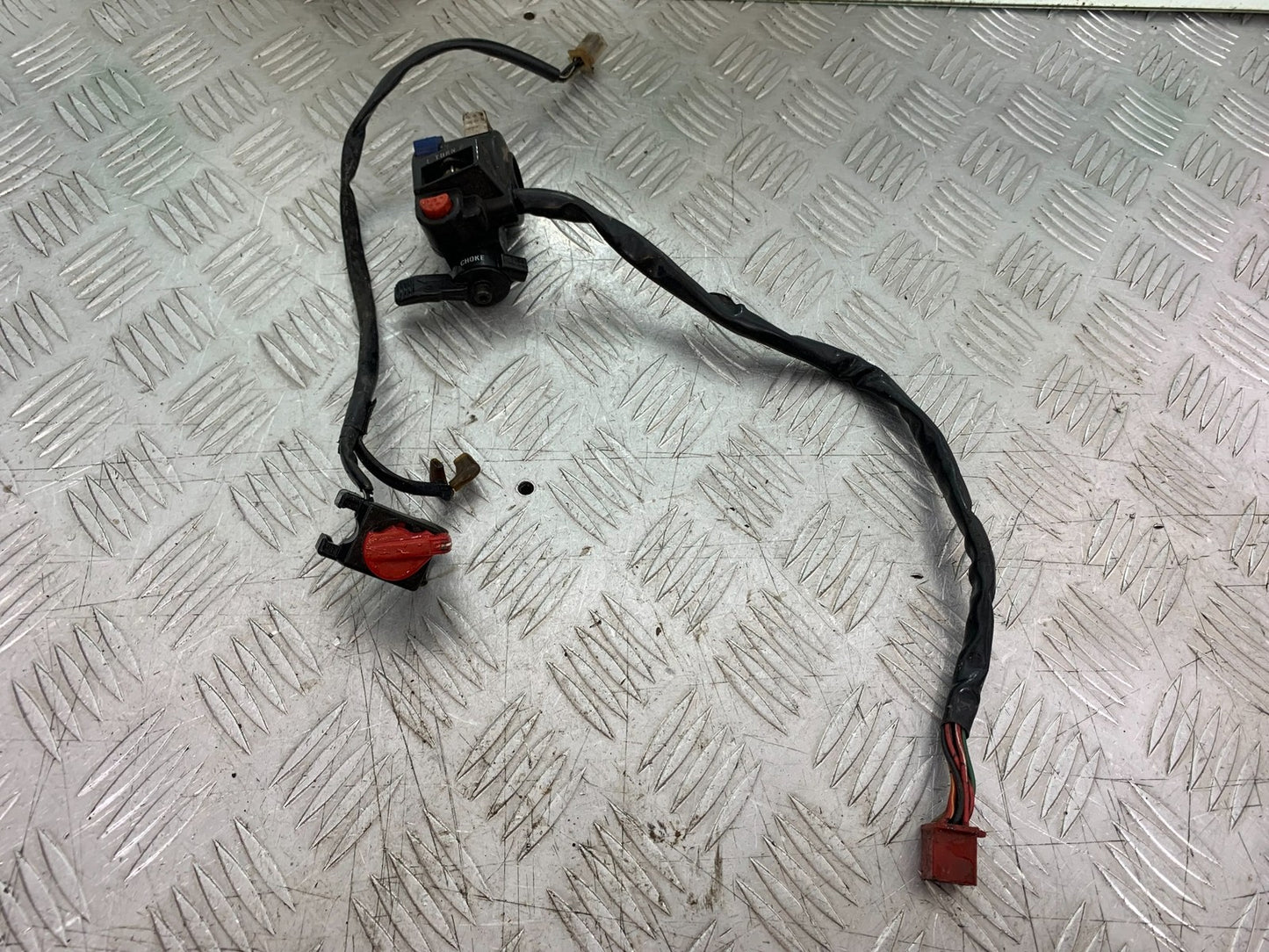 KAWASAKI KLR250 KLR 250 LEFT AND RIGHT SWITCH GEARS   YEAR 1984-2001 (CMB1225)