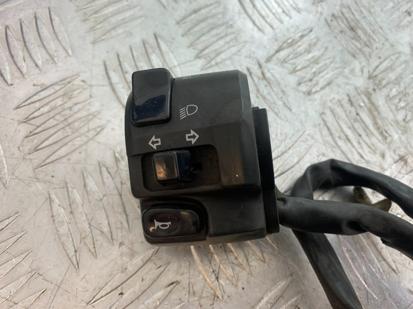 YAMAHA YZF R1 LEFT SWITCH GEAR  YEAR 1998-99 (CMB1291)