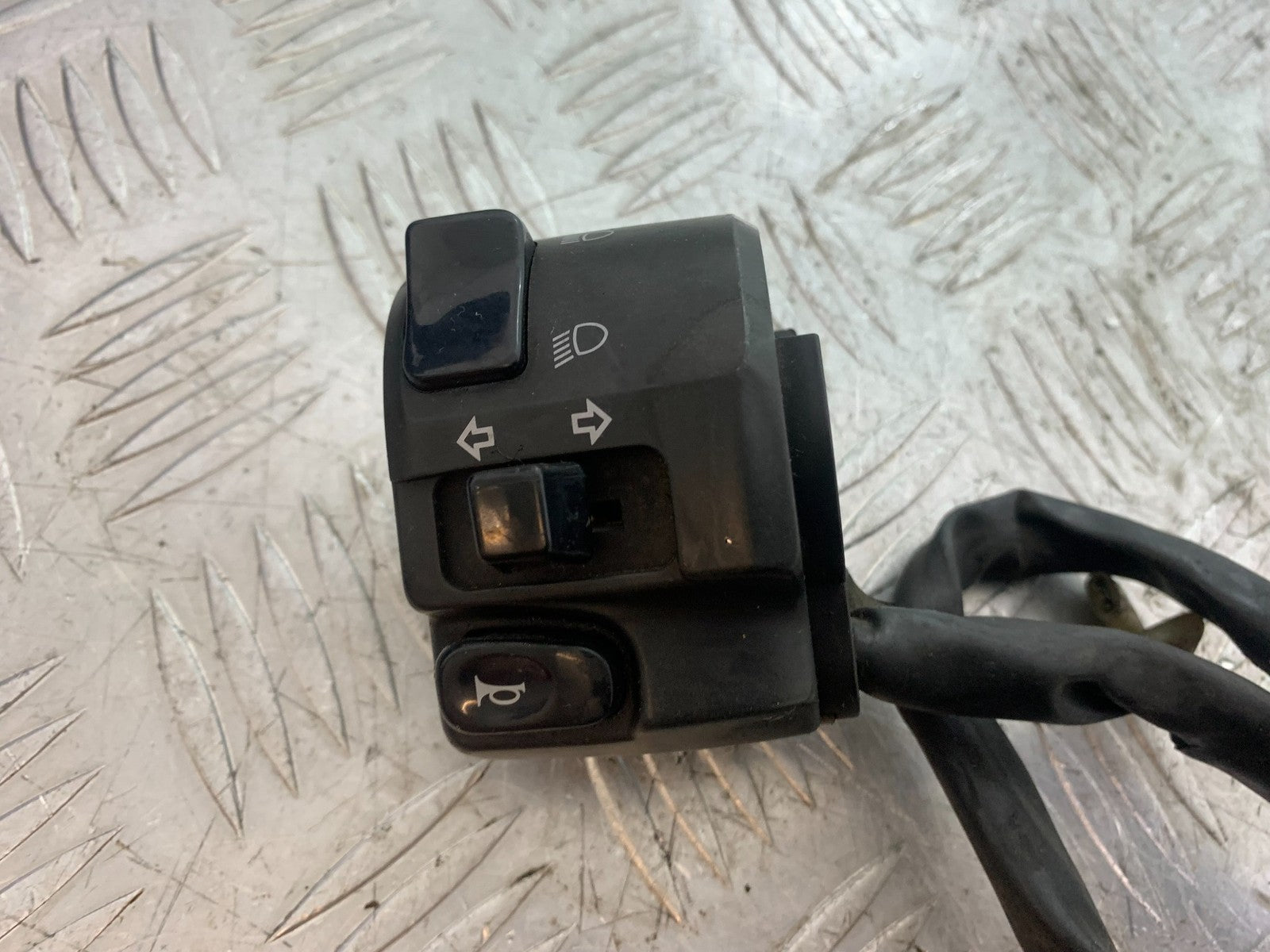 YAMAHA YZF R1 LEFT SWITCH GEAR  YEAR 1998-99 (CMB1291)