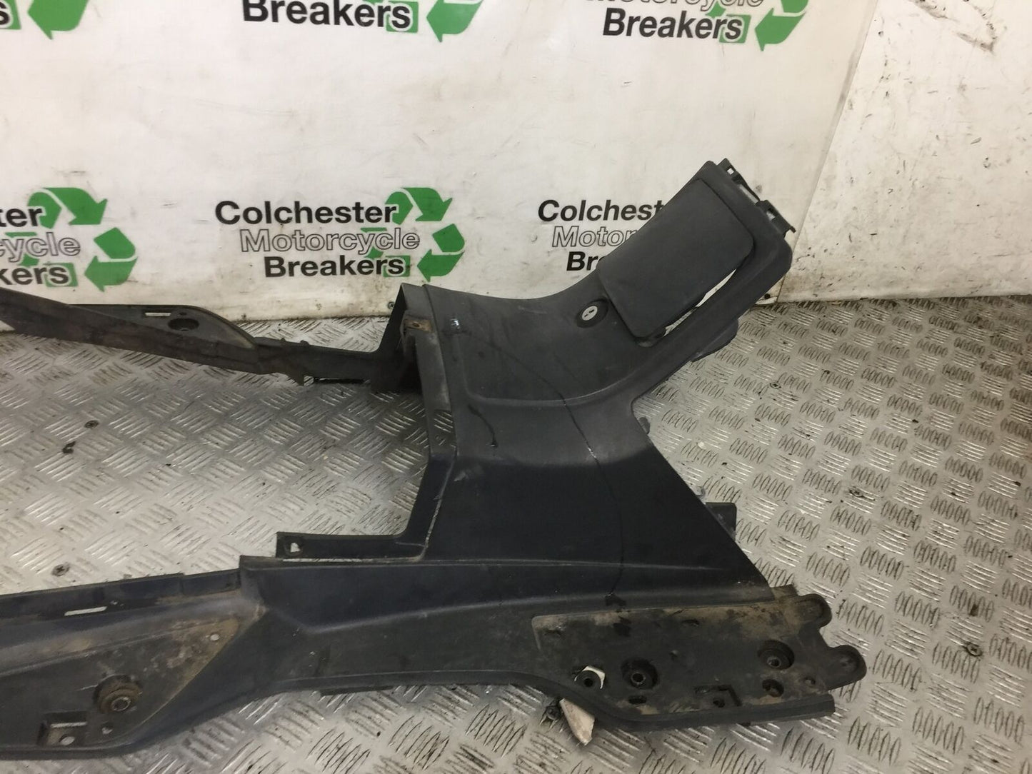 SUZUKI AN 250 BURGMAN INNER FOOTBOARD  YEAR 1999  (STOCK 881)