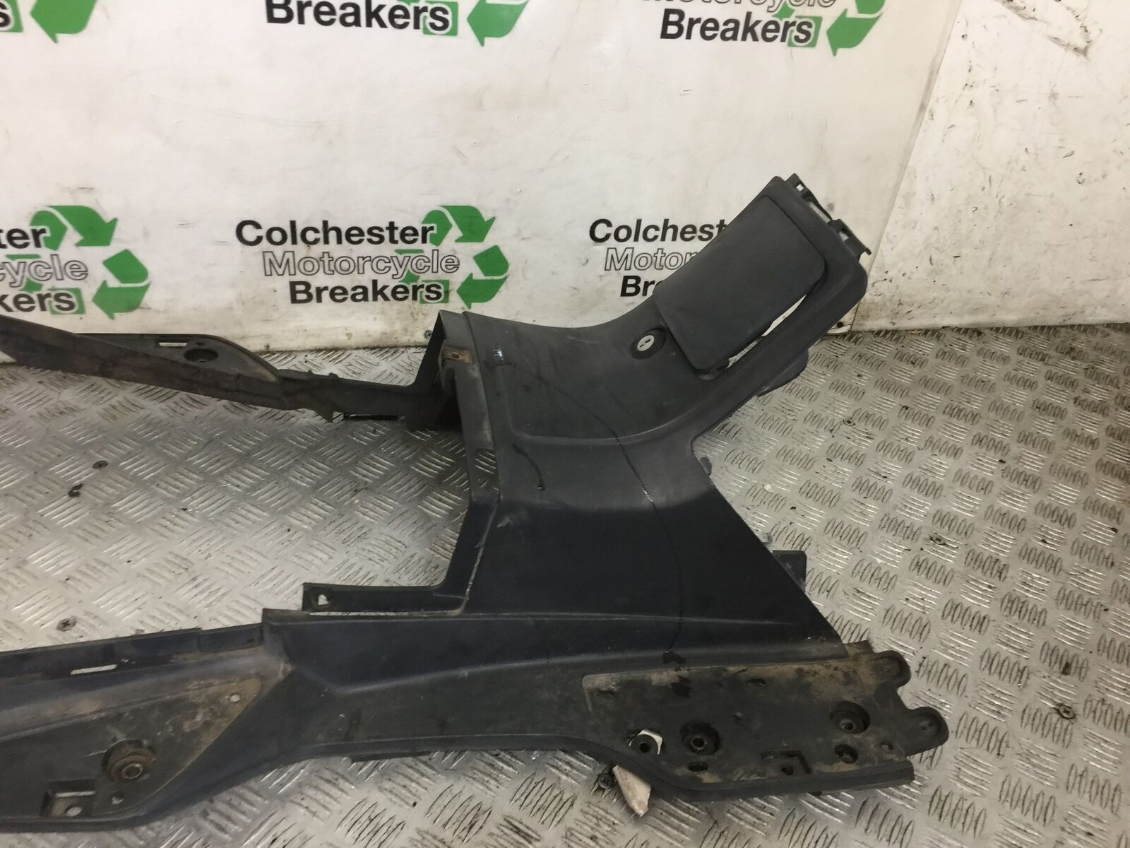SUZUKI AN 250 BURGMAN INNER FOOTBOARD  YEAR 1999  (STOCK 881)