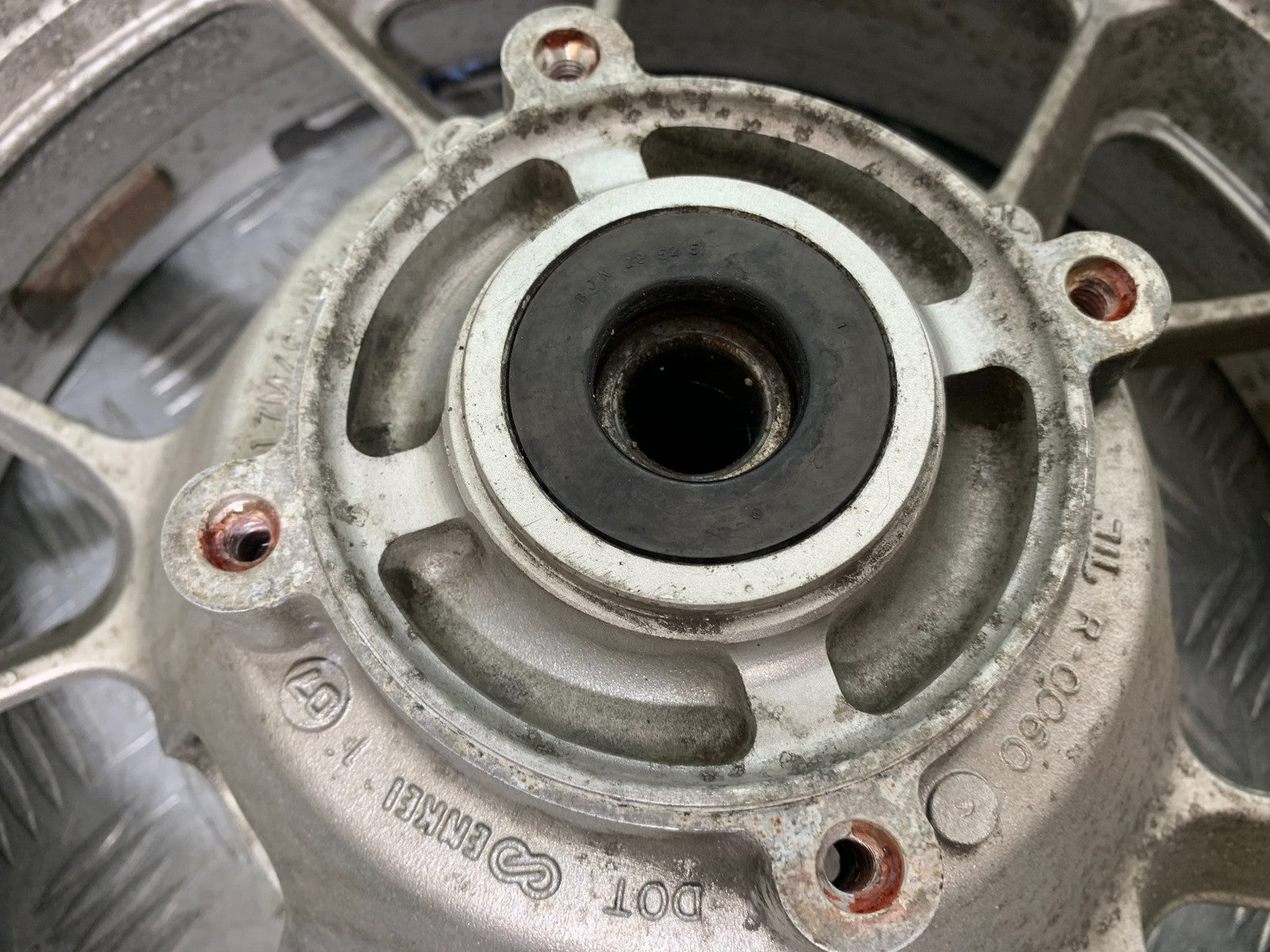 KAWASAKI GTR1400 GTR 1400 REAR WHEEL   YEAR 2007-2009 (CMB1306)