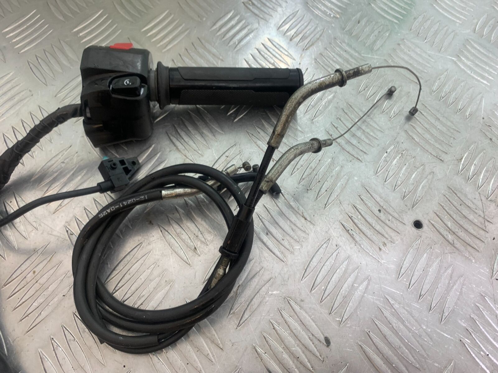 HONDA VFR400 VFR 400 NC21 THROTTLE CABLES & SWITCH GEAR  YEAR 1986-87 (CMB1043)