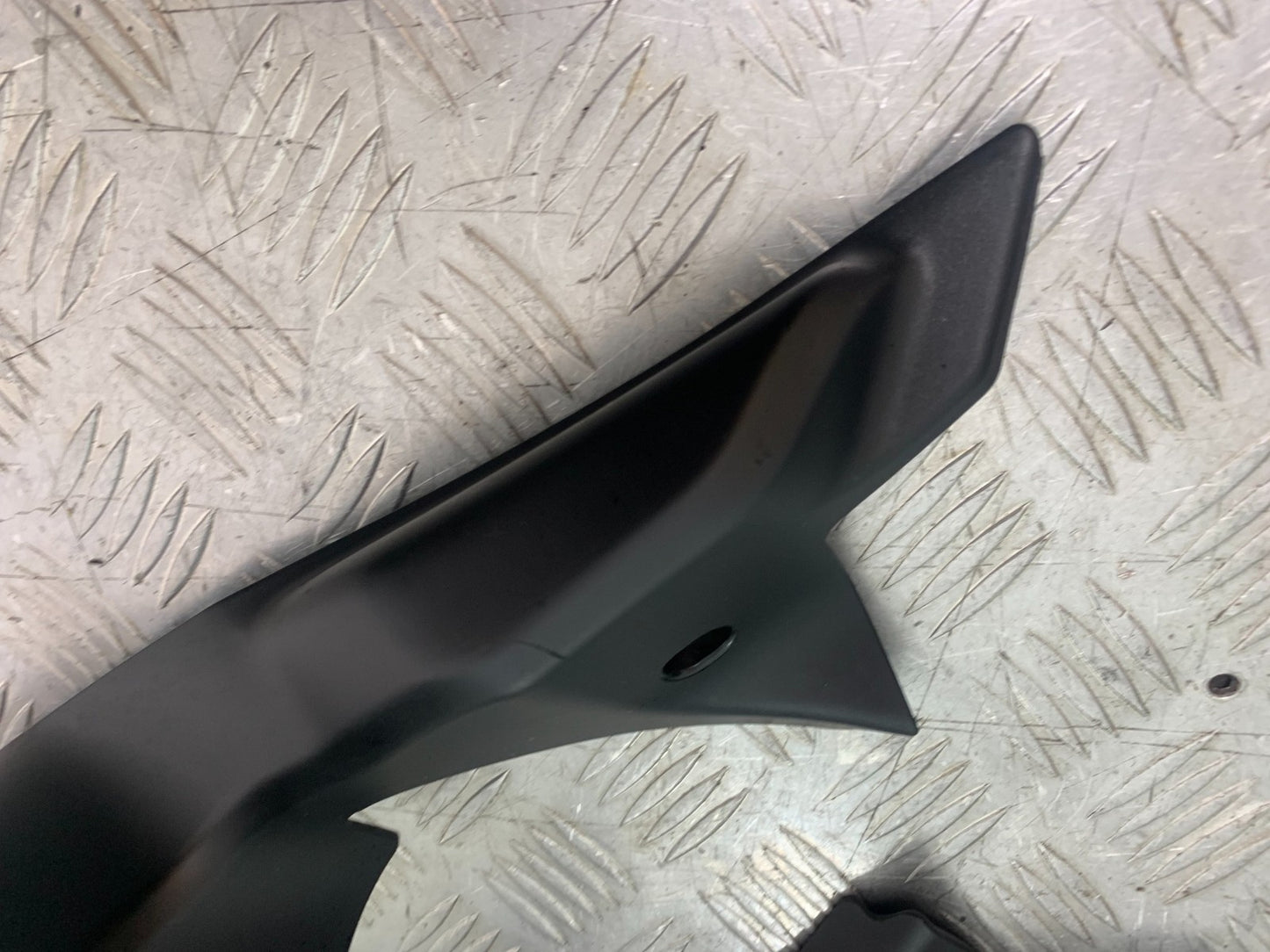 DUCATI 1198 S TOP FAIRING INFILL COVERS  YEAR 2009-2011 (CMB1219)