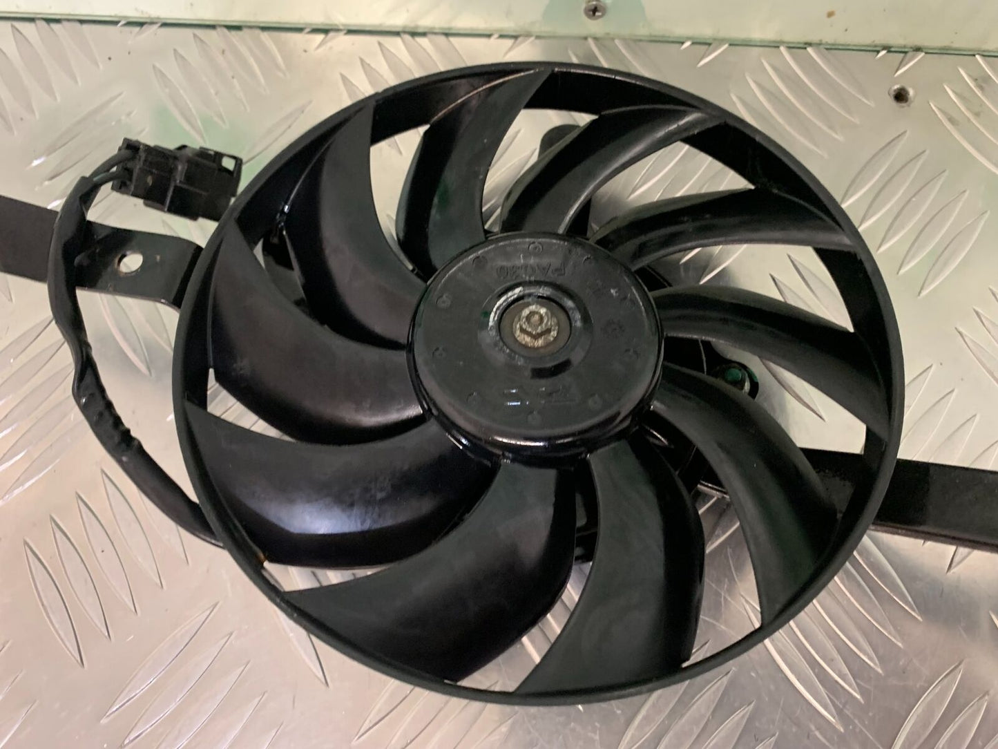 TRIUMPH SPEED TRIPLE R 1050 RADIATOR FAN YEAR 2014 (STOCK 934)