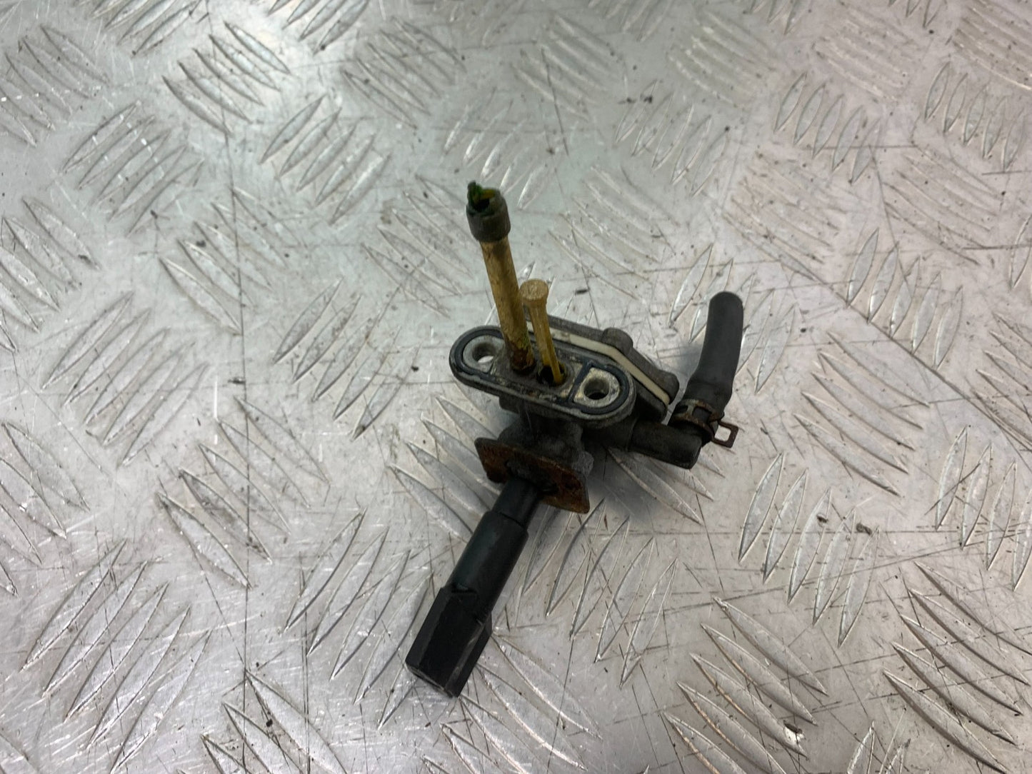 SUZUKI GSF600 GSF 600 BANDIT PETROL TAP   2000-2004 (CMB1269)