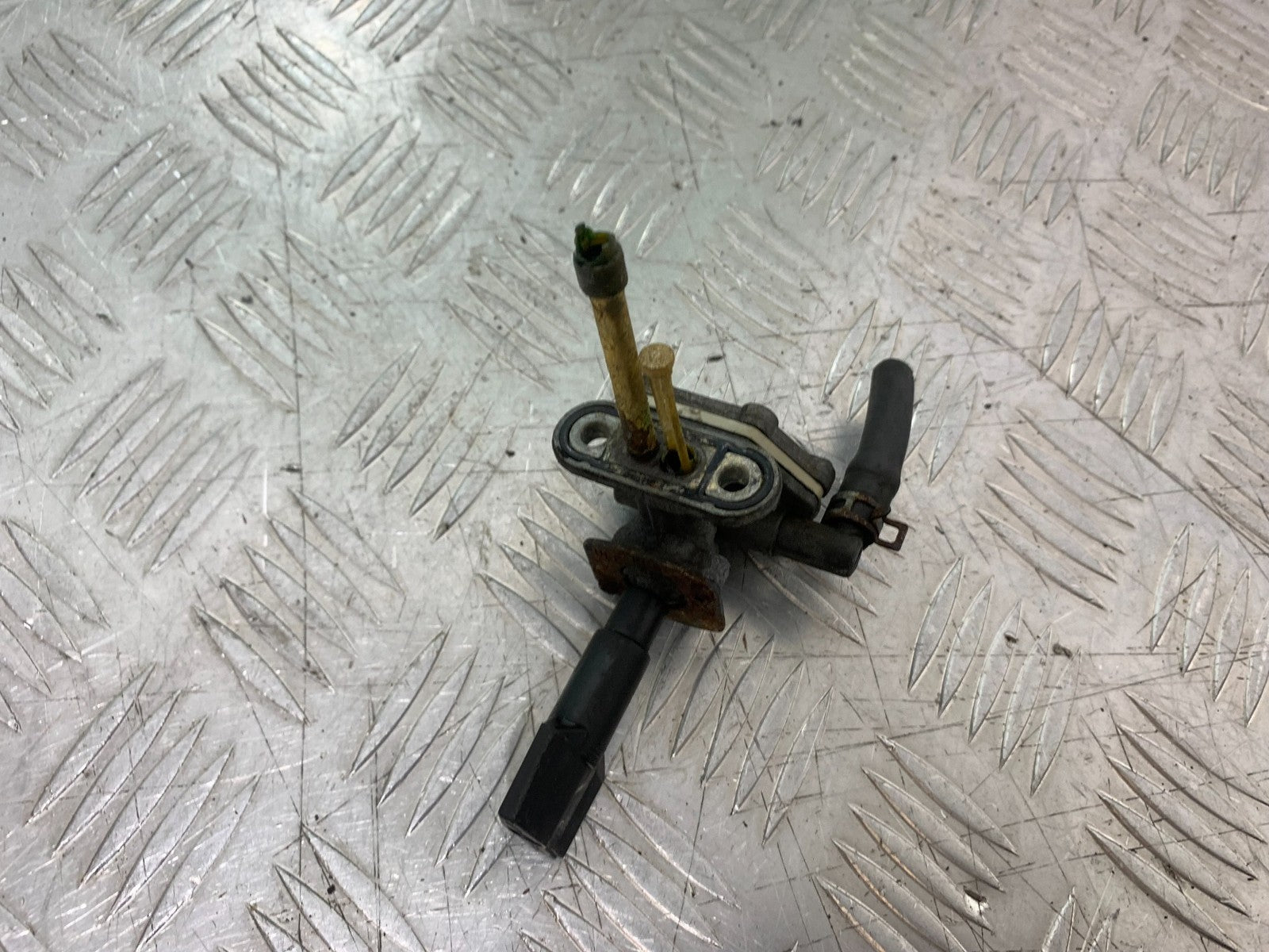 SUZUKI GSF600 GSF 600 BANDIT PETROL TAP   2000-2004 (CMB1269)