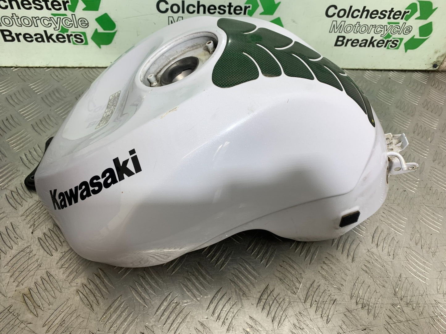 KAWASAKI ZX10R ZX10 R PETROL TANK  2008-2010 (CMB1301)