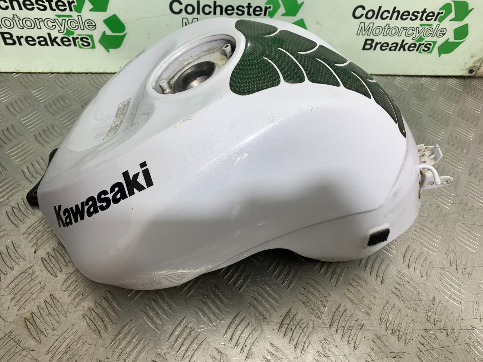 KAWASAKI ZX10R ZX10 R PETROL TANK  2008-2010 (CMB1301)