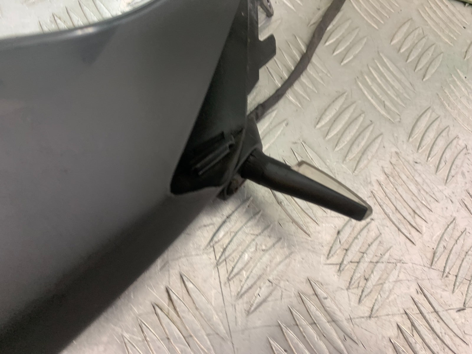 APRILIA TUONO 1000 V4R RIGHT AIR TUBE AND INDICATOR YEAR 2011-13  (CMB1331)