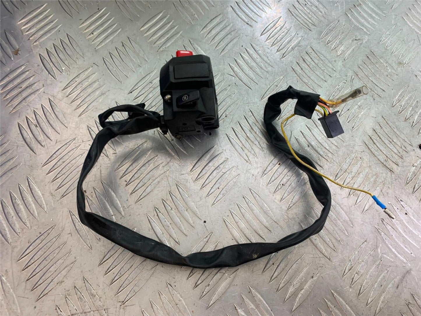 MUTT GT-SS 125 RIGHT SWITCH GEAR YEAR 2020- 2024 (CMB1085)