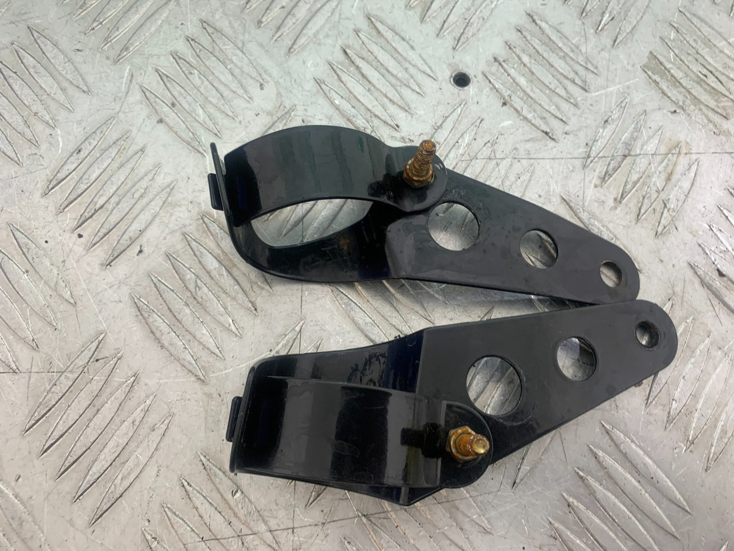 YAMAHA XV535 XV 535 VIRAGO HEADLIGHT BRACKETS    YEAR 1994-02 (CMB1162)