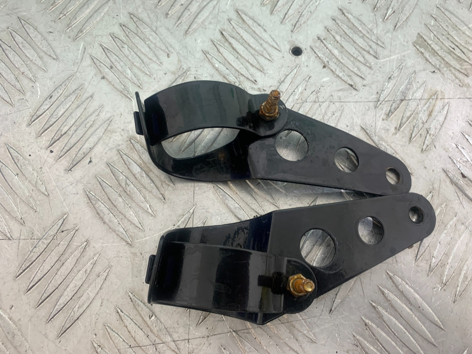 YAMAHA XV535 XV 535 VIRAGO HEADLIGHT BRACKETS    YEAR 1994-02 (CMB1162)
