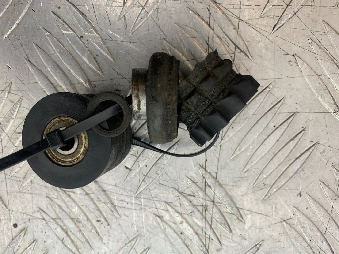 KAWASAKI KXF450 KXF 450 CHAIN ROLLER  YEAR 2013 CMB1217)