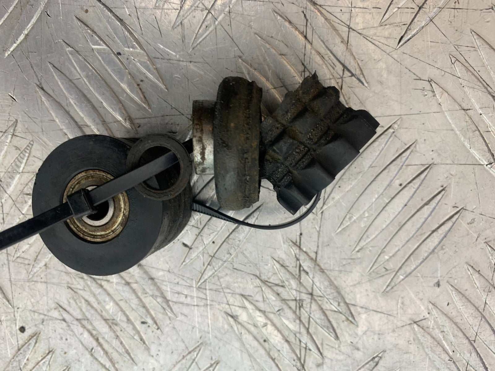 KAWASAKI KXF450 KXF 450 CHAIN ROLLER  YEAR 2013 CMB1217)