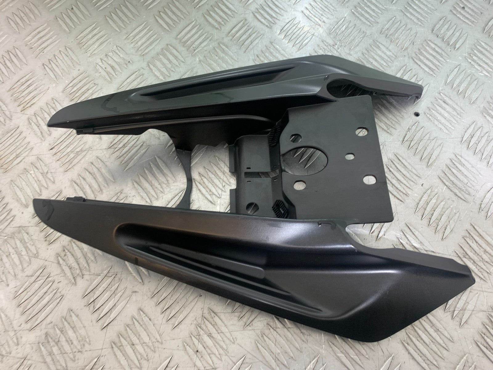 KTM RC125 RC 125 SEAT UNIT TAIL PIECE   2014 2017 (CMB1199)