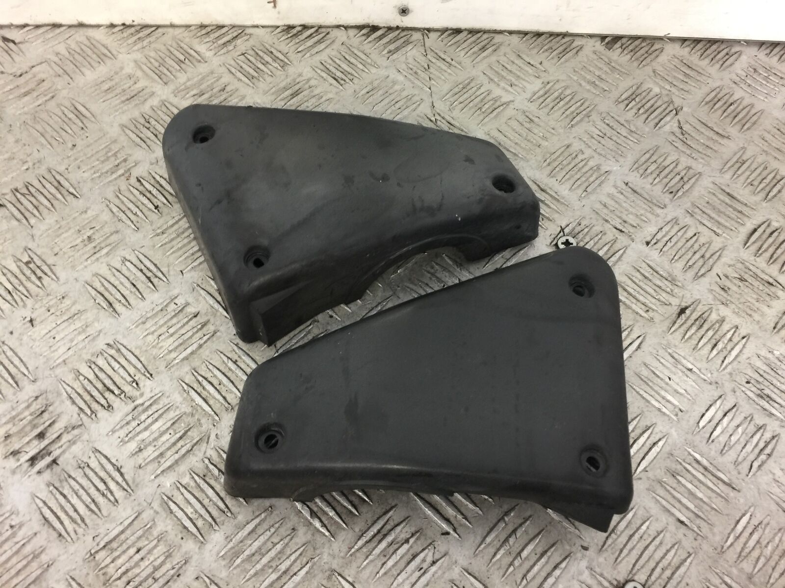 YAMAHA FZS600 FAZER 600 LEFT AND RIGHT FRAME COVERS YEAR 1998  (STOCK NO 335)