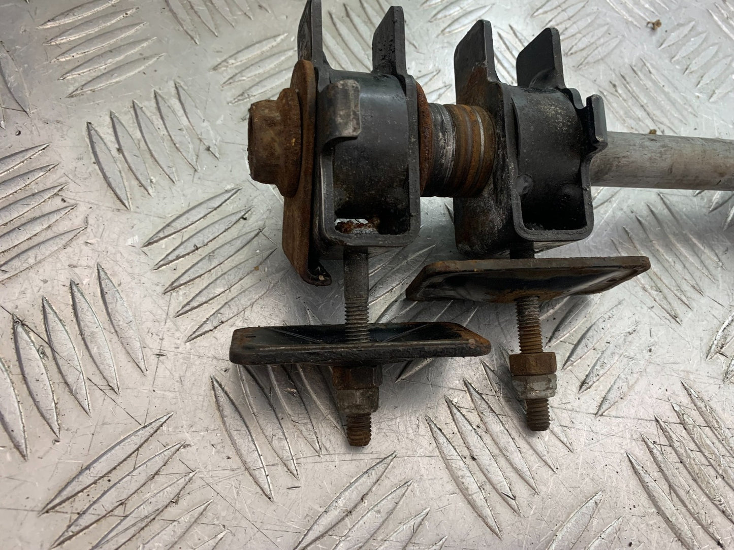 HONDA CBF600 CBF 600 REAR WHEEL SPINDLE  YEAR 2004-07  (CMB1305)