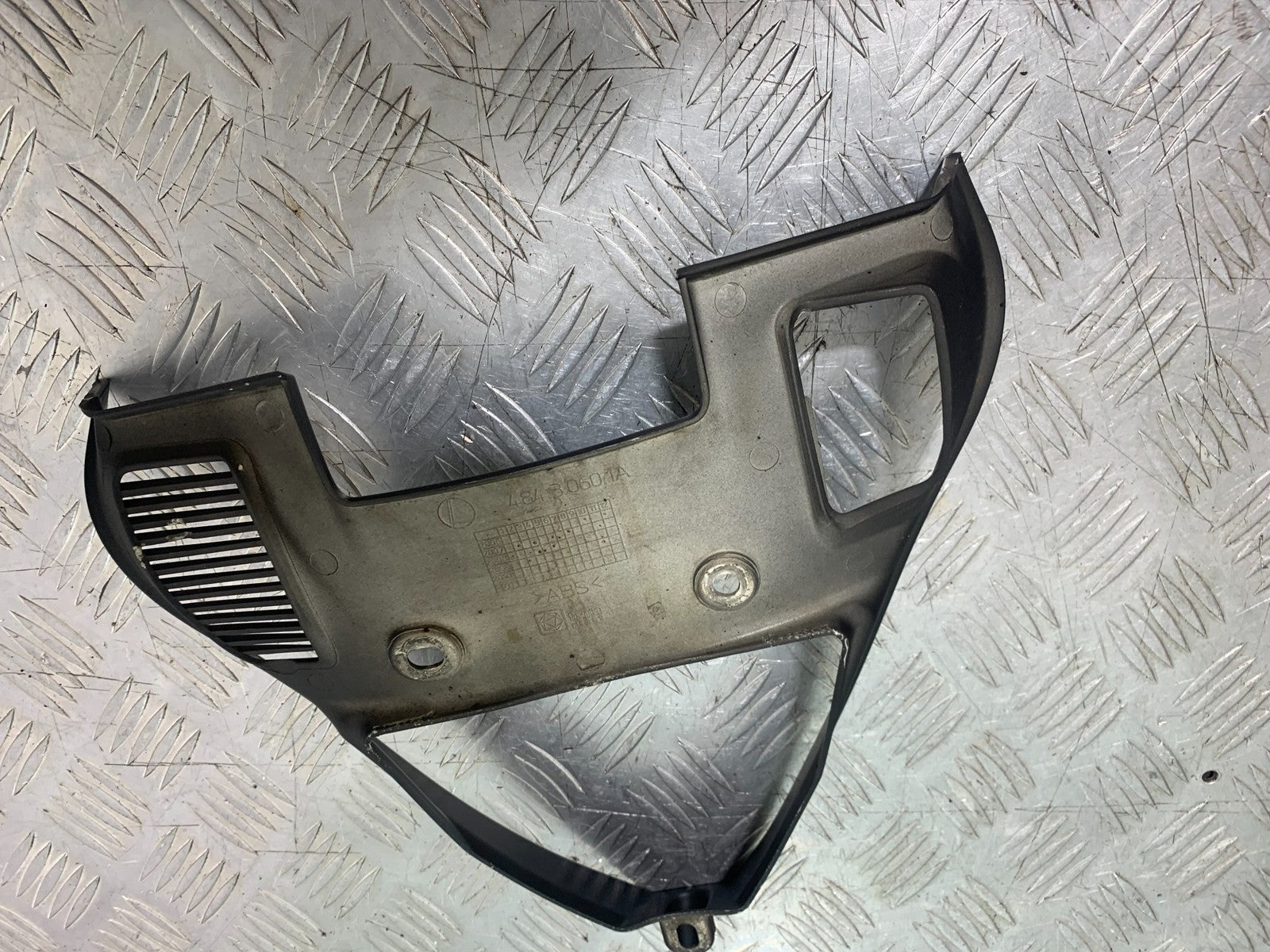 DUCATI 1198 S  FAIRING V-PIECE   YEAR 2009-2011 (CMB1219)