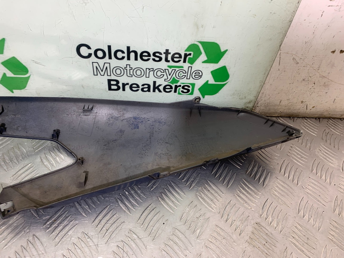 YAMAHA XMAX 125 XMAX-125 RIGHT SEAT PANEL YEAR 2015-2020  (CMB1266)