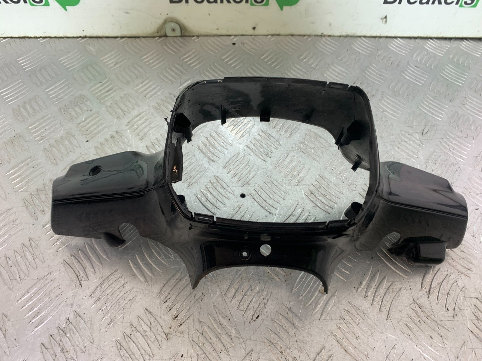 PIAGGIO VESPA LX50 LX S 50 HEADLIGHT SURROUND   YEAR 2007-2016 (CMB1290)